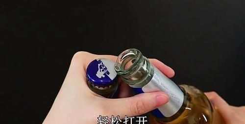 如何巧妙开啤酒盖
，如何用打火机或筷子开啤酒盖呢？图1