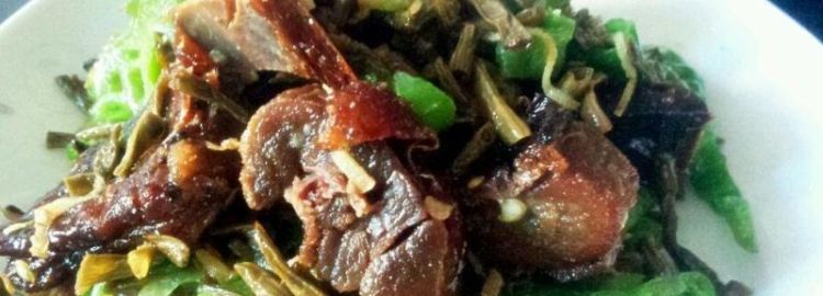 腊鸭跟豆角怎么炒好吃
，腊肉外面的一层薄皮叫什么？图1