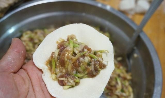 虾皮饺子馅怎么做好吃
，棱瓜水饺怎么做好吃？图13