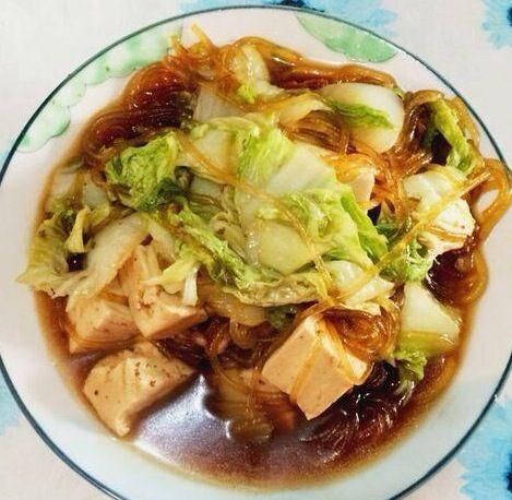 粉条豆腐白菜怎么炒
，冻豆腐炒圆白菜粉条怎么做好吃？图1