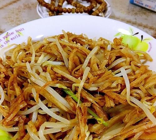 豆芽炒饼丝怎么炒才好吃
，炒饼丝怎么炒好吃又香？图1