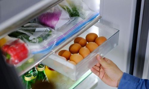 煮过的鸡蛋能放冰箱多久
，煮熟的鸡蛋有壳放冰箱10天了，还能食用吗？图2