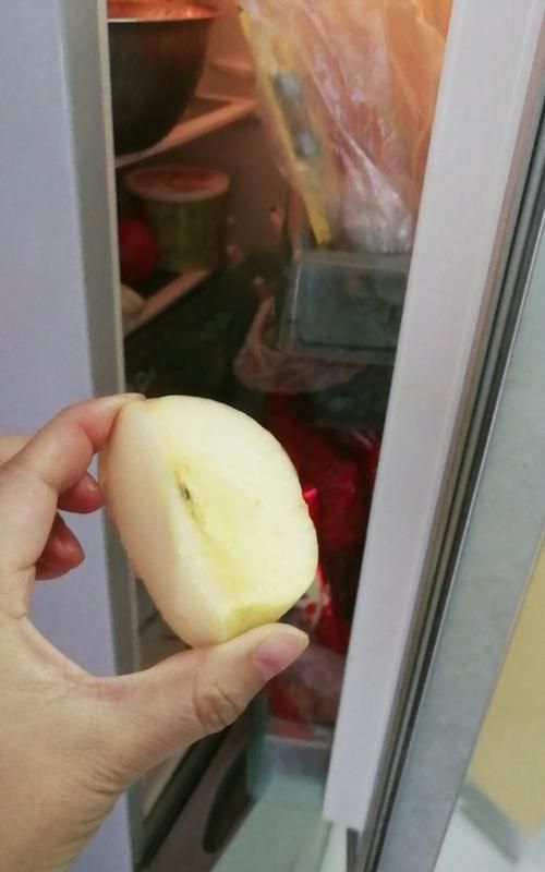 苹果放冰箱3个月能吃吗
，苹果放在冰箱里1个多月还能吃吗？图1