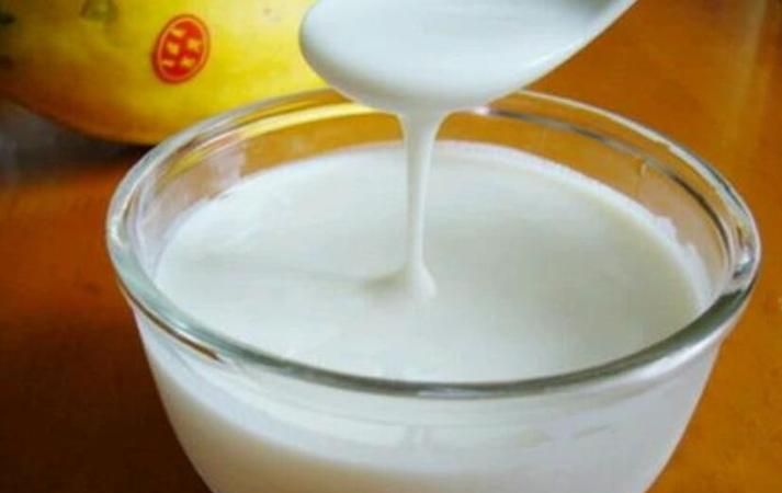 酸奶里有小疙瘩还能喝吗
，内蒙古酸奶疙瘩的正宗做法？图1
