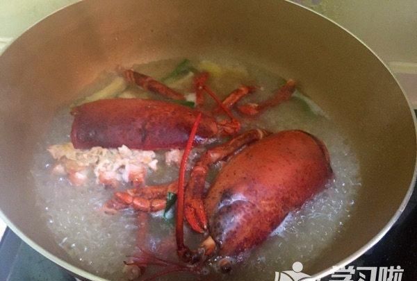 龙虾汤放了两天还能吃吗
，做熟的小龙虾放保鲜两天还能吃吗？图2