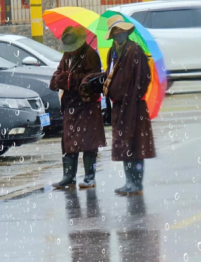 意境美——巧用素材教你打造浪漫雨天图片
，怎么拍出下雨的场景。要有明显在下雨的感觉？图4