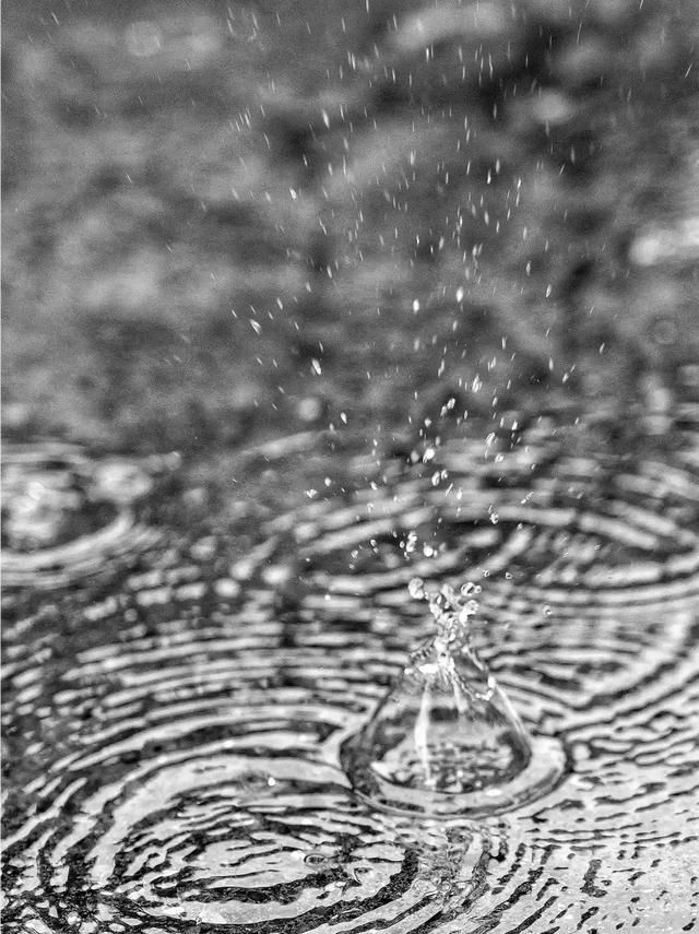 意境美——巧用素材教你打造浪漫雨天图片
，怎么拍出下雨的场景。要有明显在下雨的感觉？图5