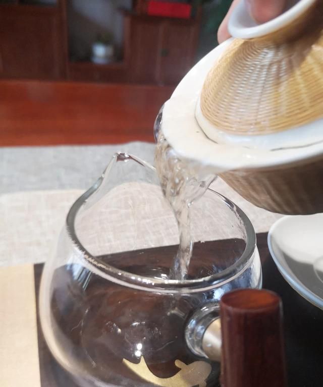 普洱茶生茶的泡法
，普洱生茶饼的冲泡方法？图4