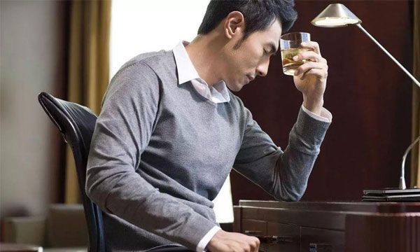 酒后怎么快速解酒
，喝了酒怎么快速解酒？图1