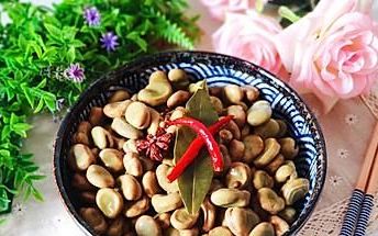 五香蚕豆怎么做好吃又简单
，五香蚕豆豆正宗做法？