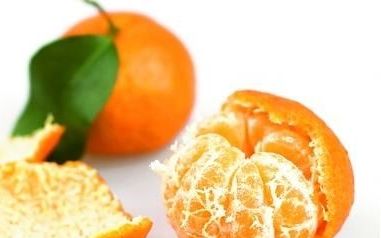 橘子白色的丝叫什么名字
，橘子罐头里有白色的丝是怎么回？