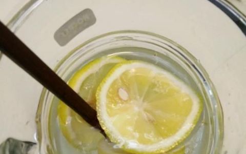 柠檬的腌制法
，柠檬的腌制方法最简单？