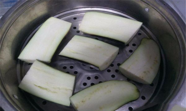 蒜蓉茄子怎么做好吃又简单
，茄子的做法，蒜香茄子怎么做好吃，蒜香茄子的家常做法？图10